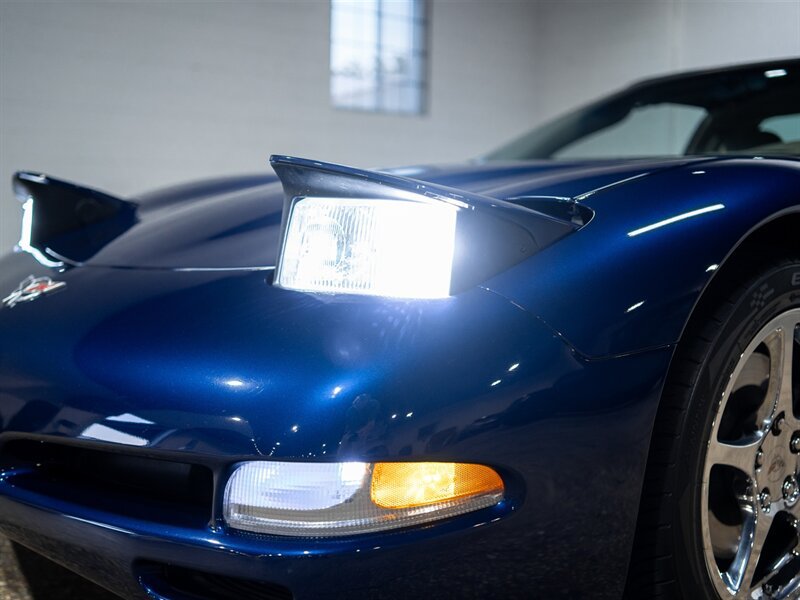 Used 2004 Chevrolet Corvette Coupe w/ Preferred Equipment Group RWD image 19
