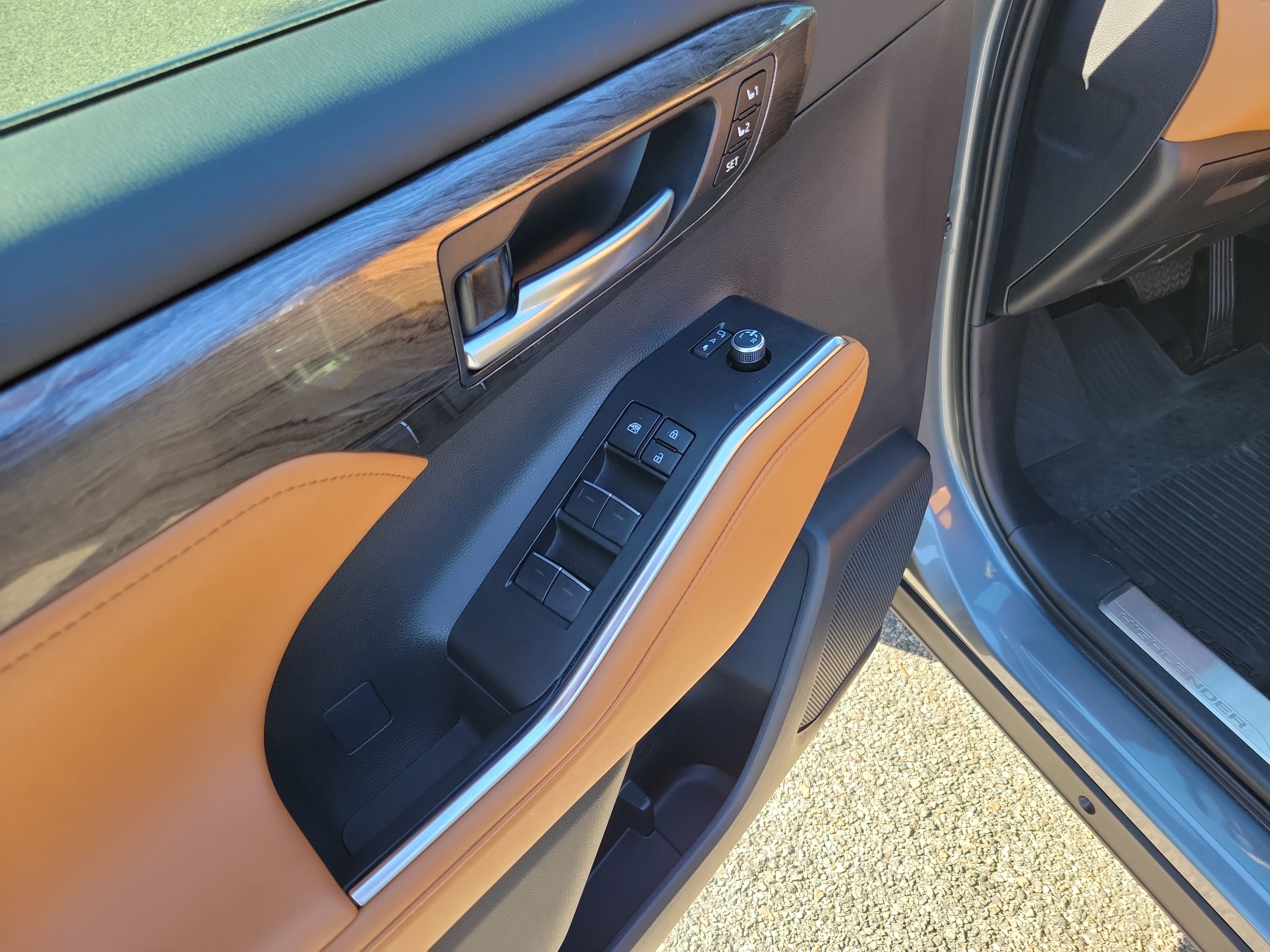 Certified 2025 Toyota Highlander Platinum image 21