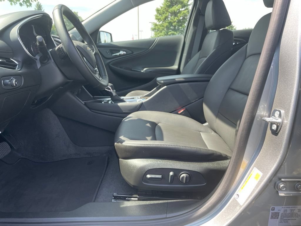 Used 2025 Chevrolet Malibu LT FWD image 13