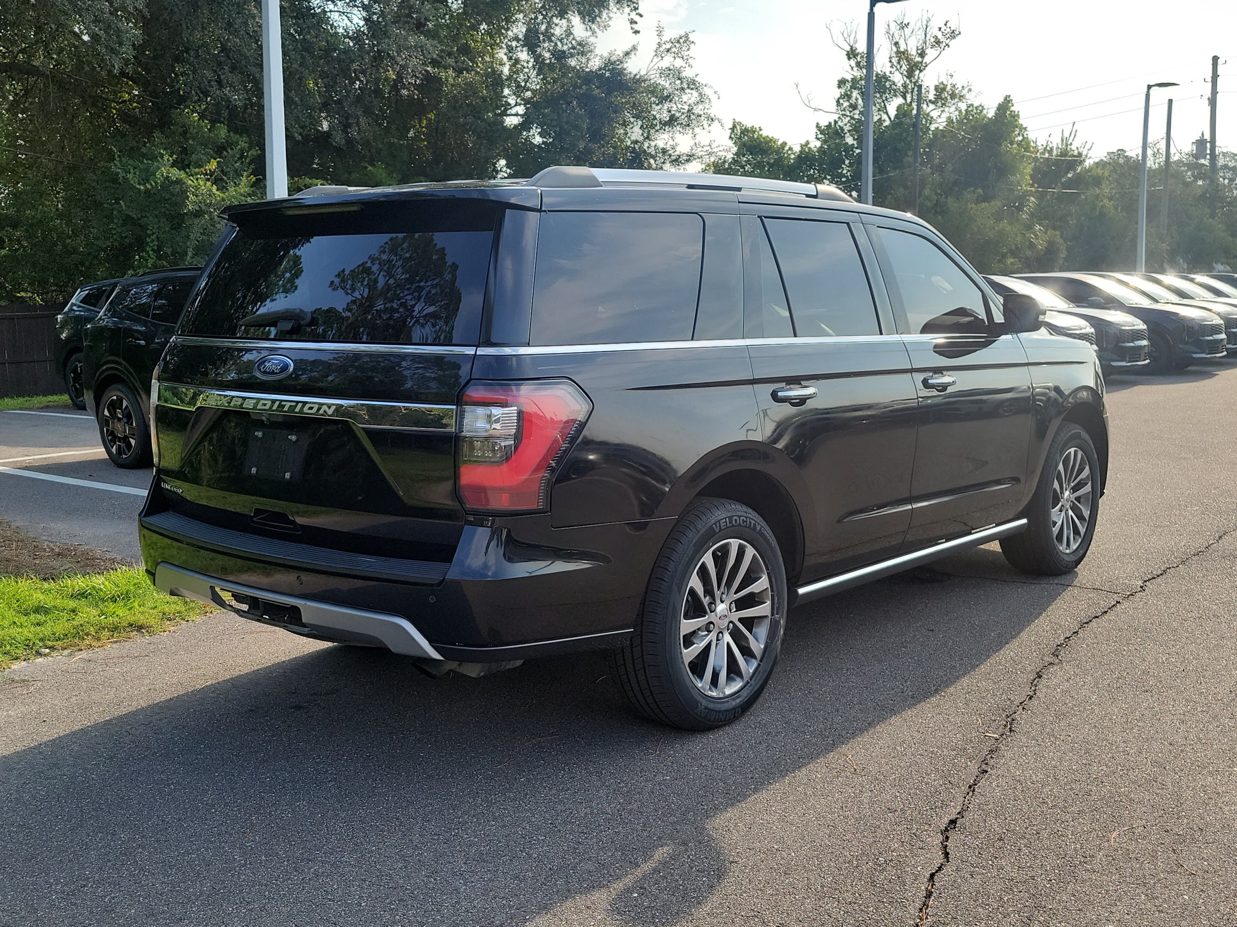Used 2018 Ford Expedition Limited RWD image 6