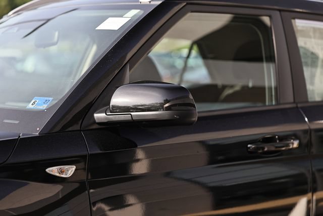 Used 2025 Hyundai Venue SEL FWD image 10