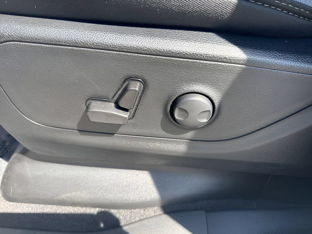 Used 2025 RAM 1500 Big Horn AWD/4WD image 10