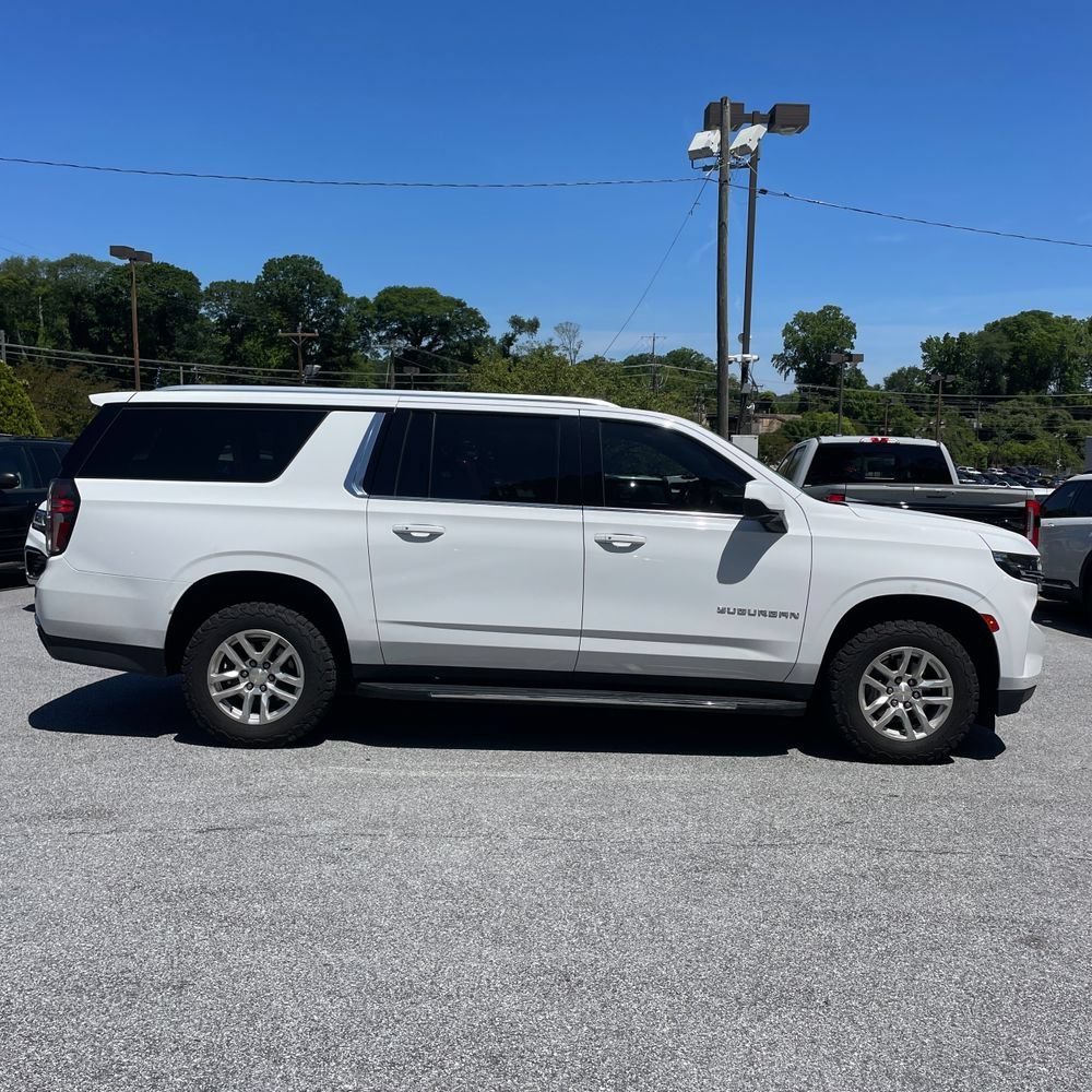 Used 2022 Chevrolet Suburban LT AWD/4WD image 3