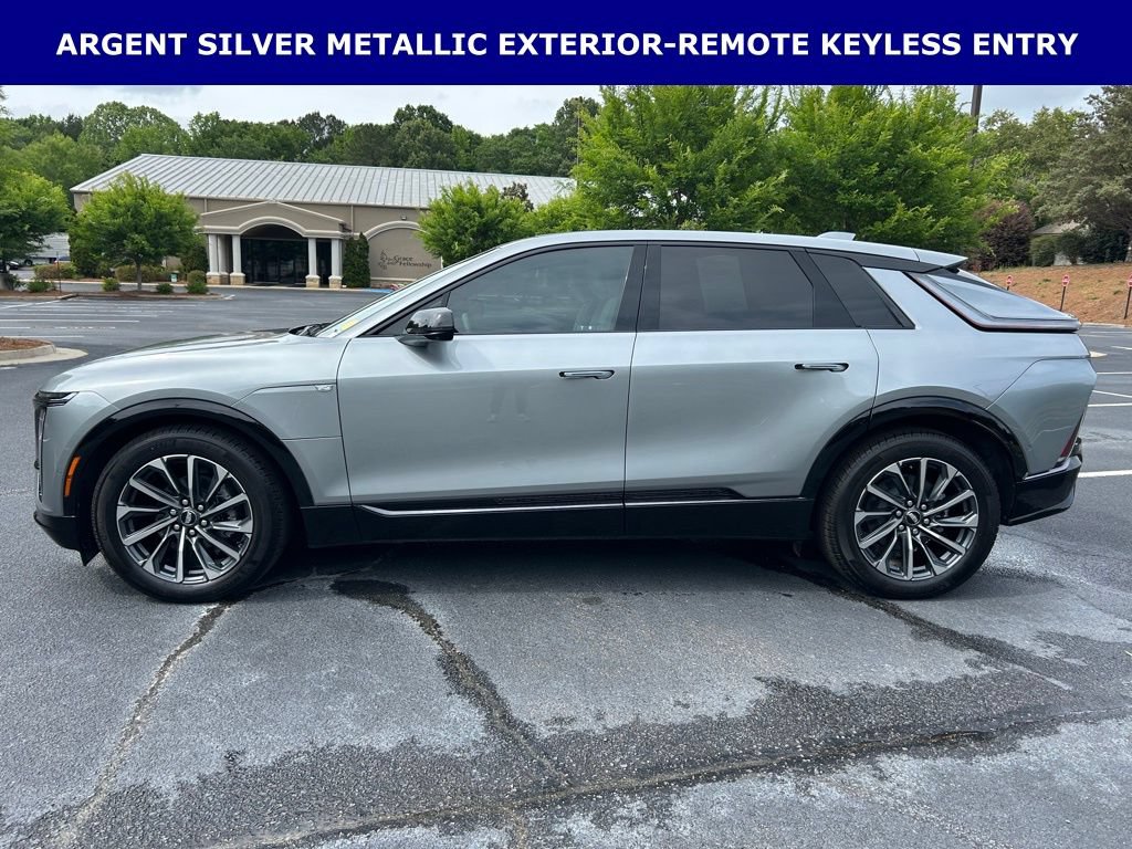 Used 2025 Cadillac Lyriq Sport AWD/4WD image 11