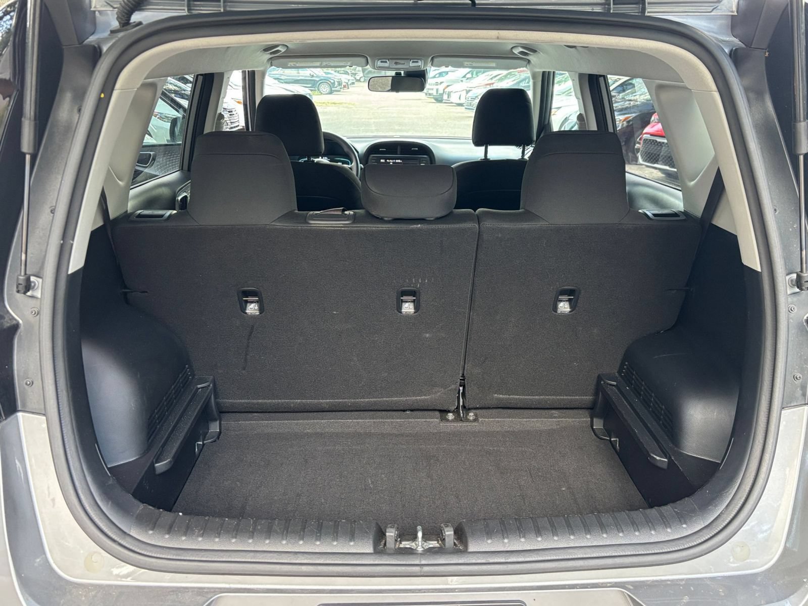 Used 2025 Kia Soul LX w/ LX Technology Package FWD image 28