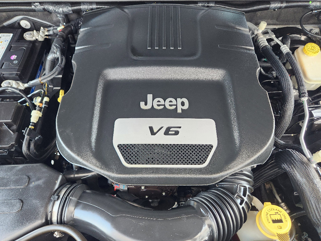 Used 2015 Jeep Wrangler Rubicon w/ Power Convenience Group image 29