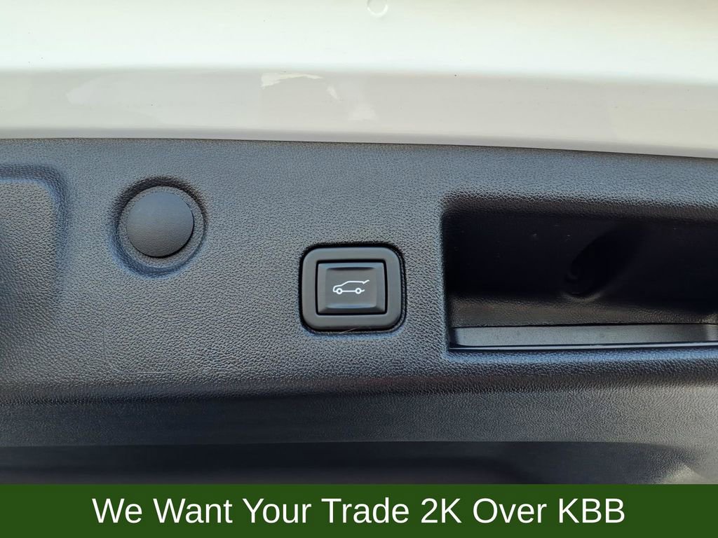 Used 2023 Chevrolet Equinox LT w/ Driver Convenience Package image 25