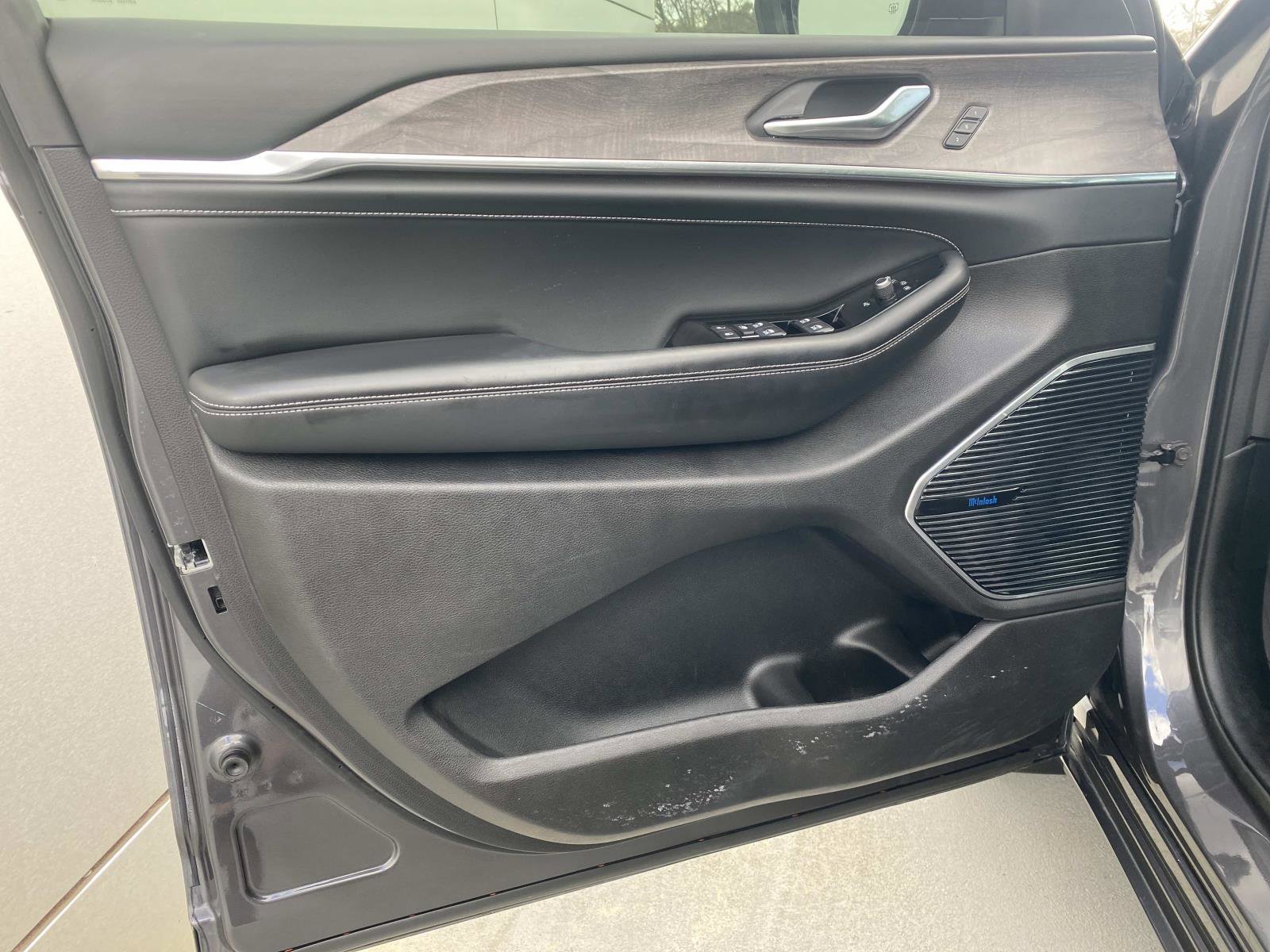 Used 2022 Jeep Grand Cherokee Overland w/ MOPAR Finishing Package image 18