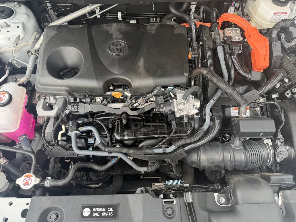 Used 2025 Toyota RAV4 XLE AWD/4WD image 30