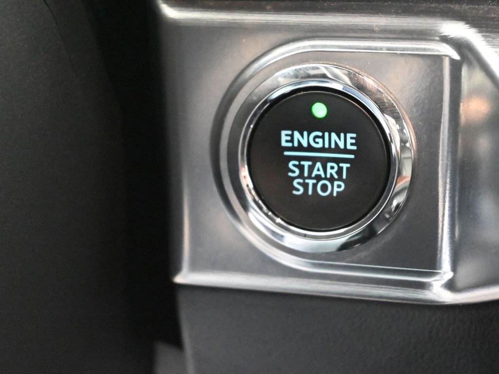 Used 2022 Ford F150 Lariat w/ Equipment Group 502A High image 25