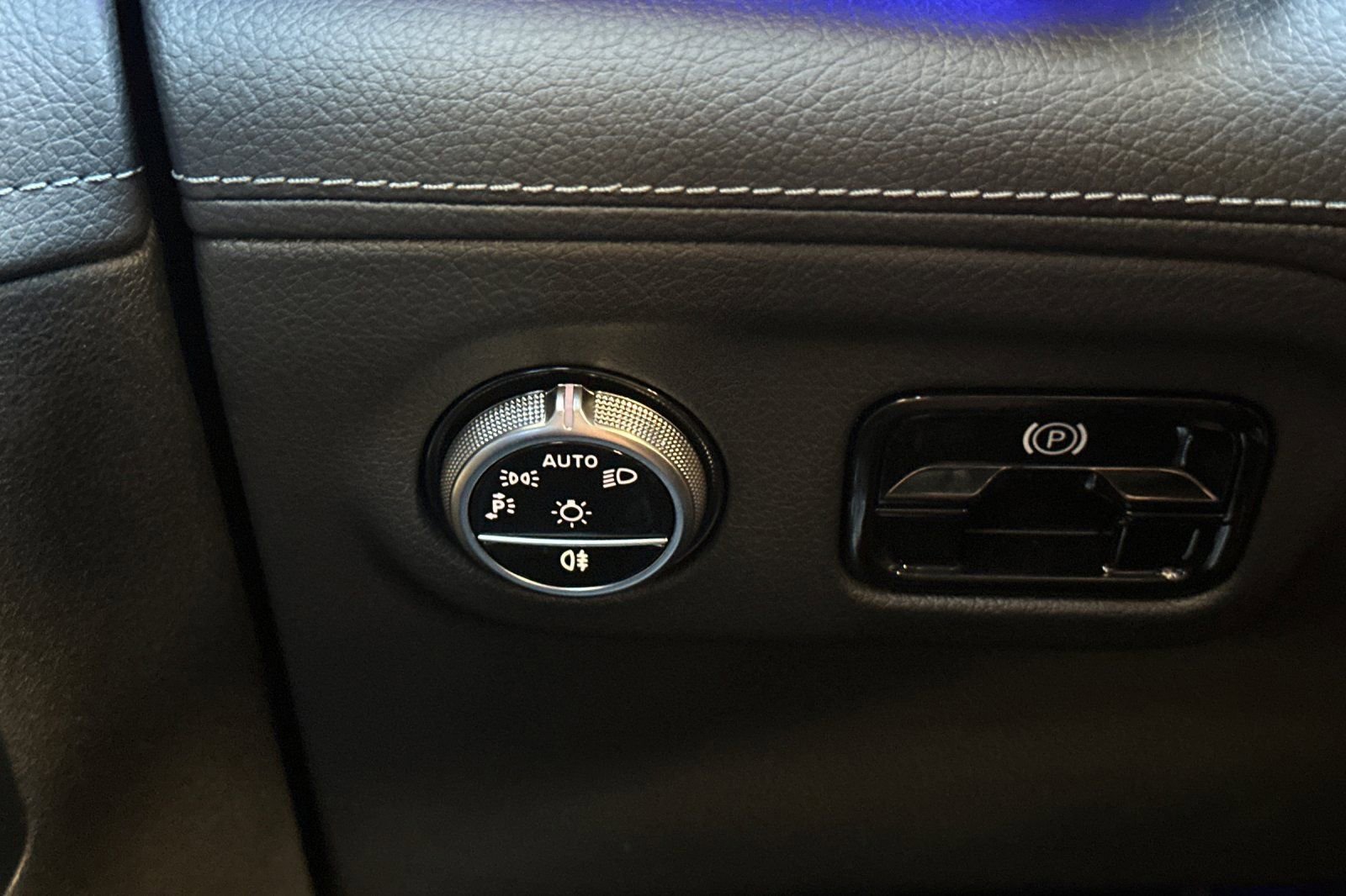 Certified 2023 Mercedes-Benz EQE 350+ 4MATIC Sedan w/ Exclusive Trim Package image 34