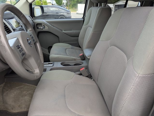 Used 2015 Nissan Frontier SV RWD image 21
