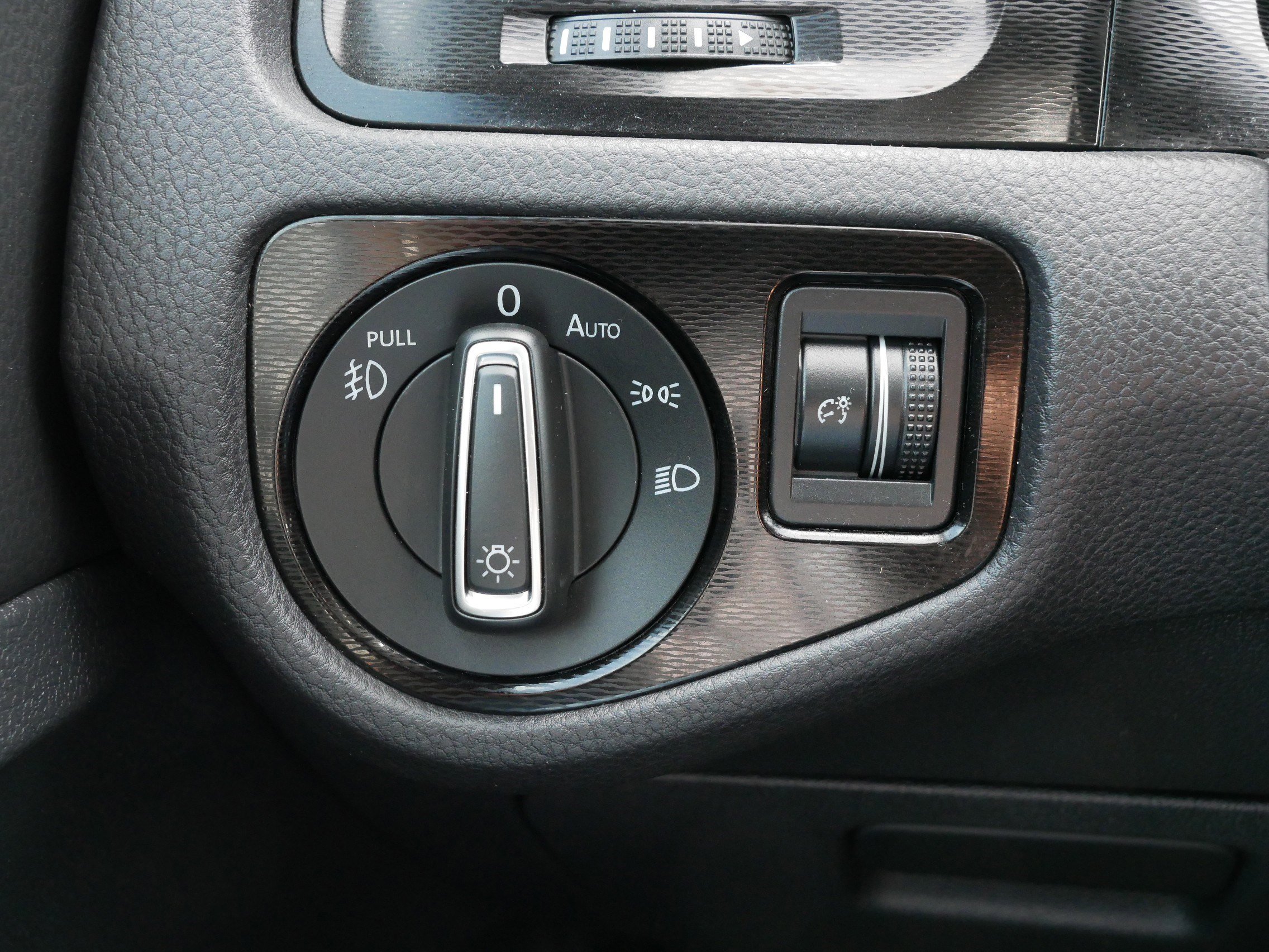 Used 2015 Volkswagen GTI S FWD image 26