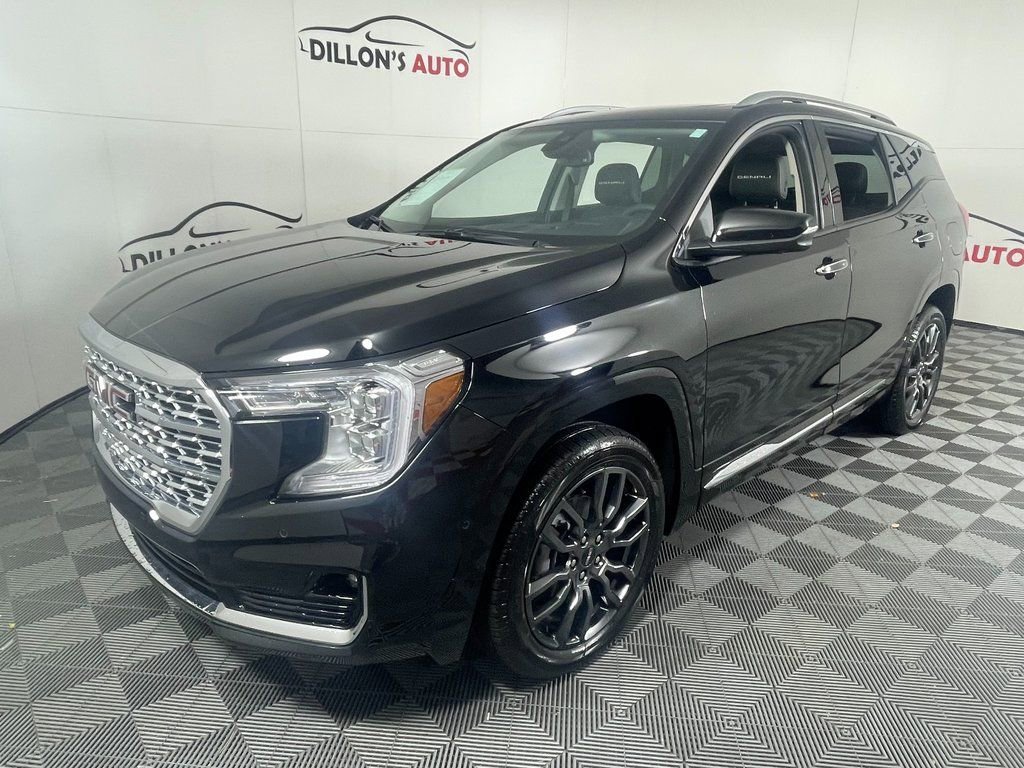 Used 2023 GMC Terrain Denali w/ Black Diamond Edition AWD/4WD image 2