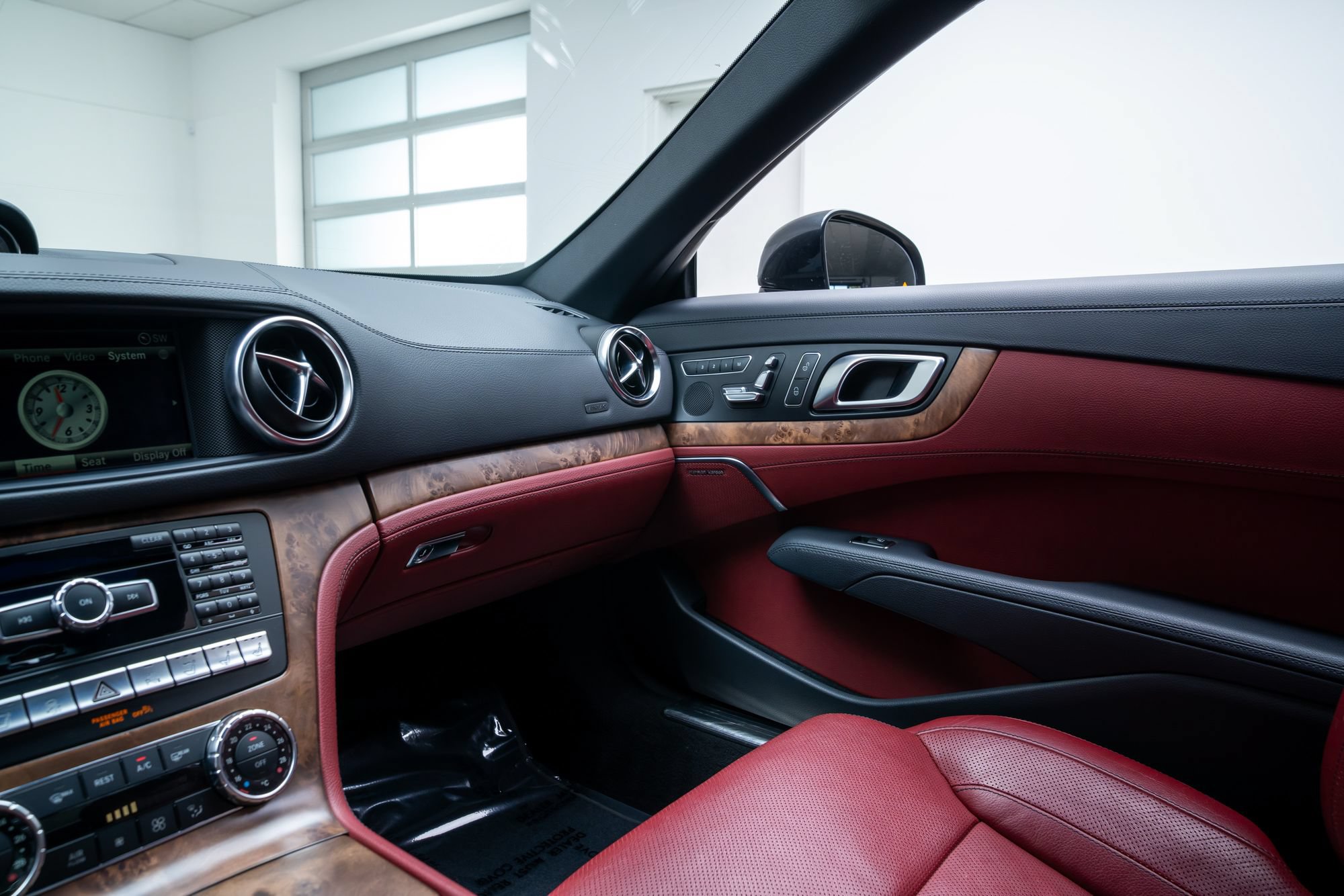 Used 2015 Mercedes-Benz SL 550 image 10