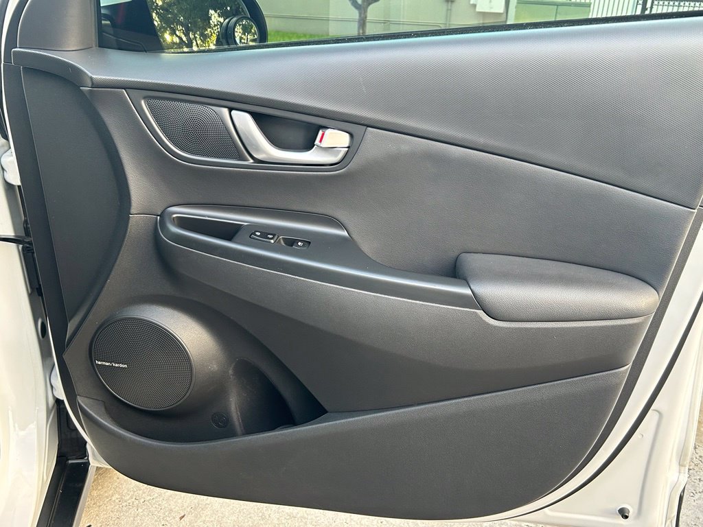 Used 2022 Hyundai Kona Limited FWD image 31