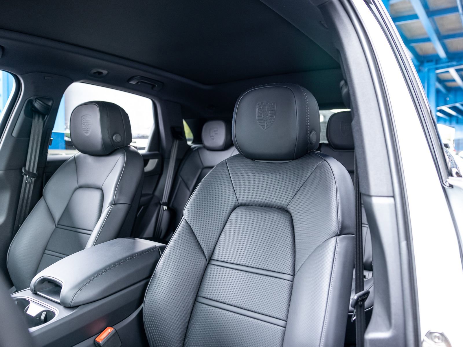 Certified 2025 Porsche Cayenne image 5