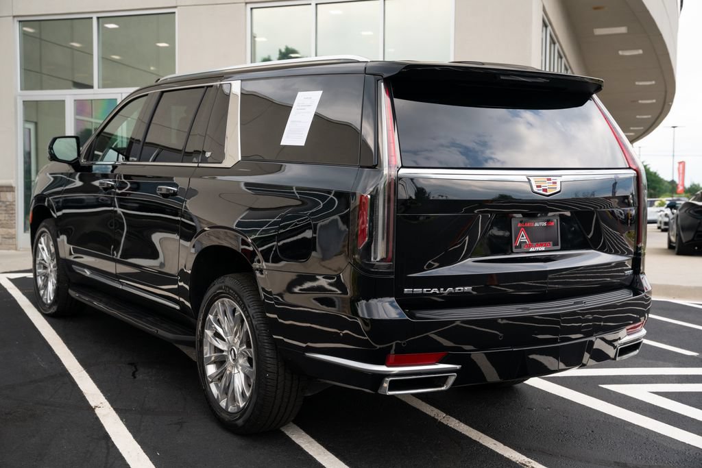 Used 2022 Cadillac Escalade ESV Premium Luxury AWD/4WD image 17
