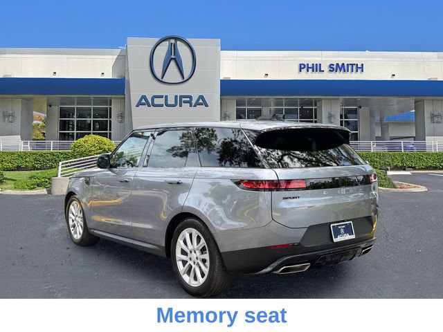 Used 2025 Land Rover Range Rover Sport SE AWD/4WD image 3