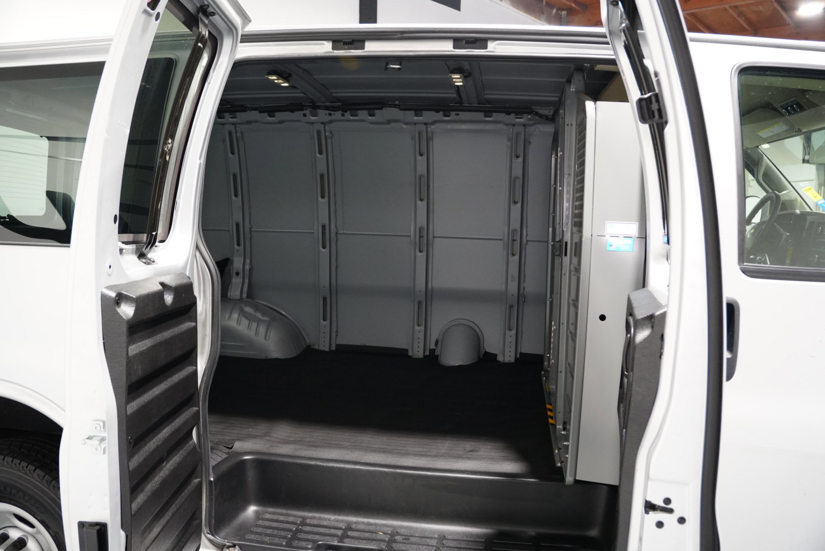 Used 2024 Chevrolet Express 2500 w/ Driver Convenience Package image 17