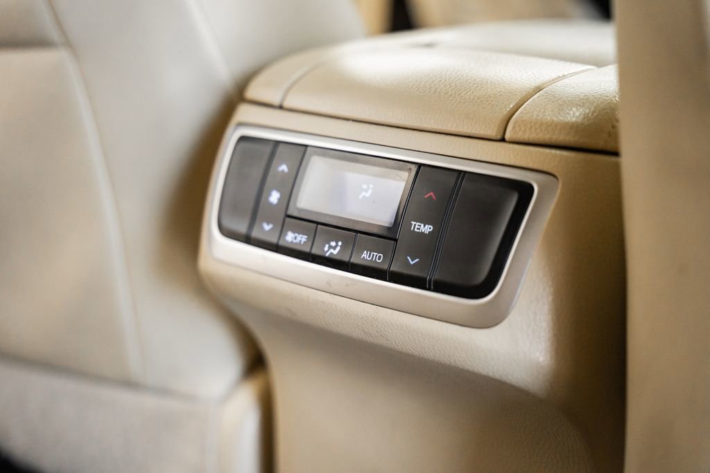 Used 2019 Toyota Highlander XLE image 30