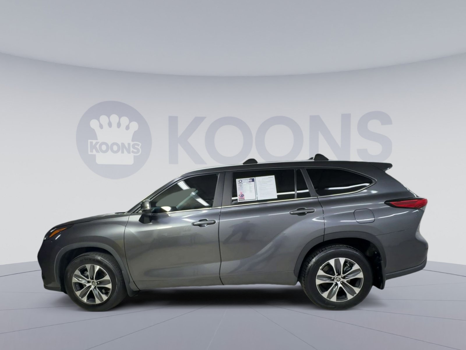 Used 2023 Toyota Highlander XLE FWD image 7