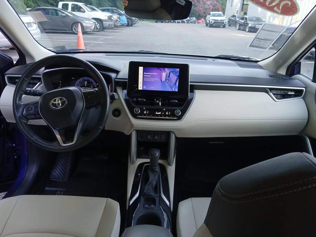 Used 2024 Toyota Corolla Cross XLE w/ Convenience Package AWD/4WD image 22