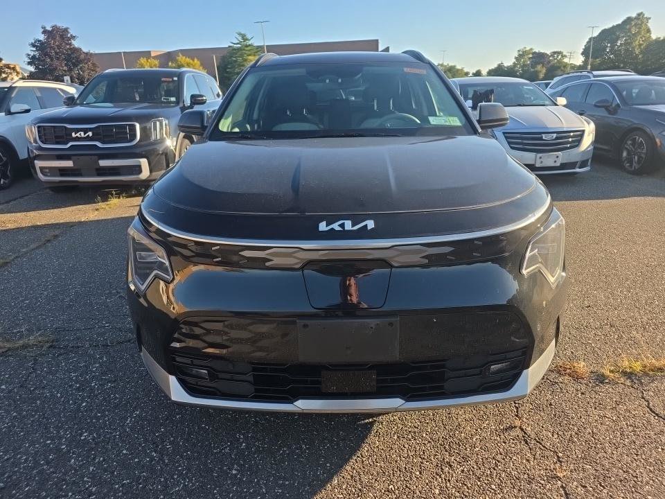 Used 2024 Kia Niro Wave w/ Wave Preserve Package FWD image 2
