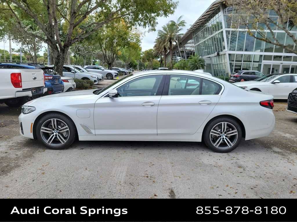 Used 2021 BMW 530e w/ Premium Package image 5