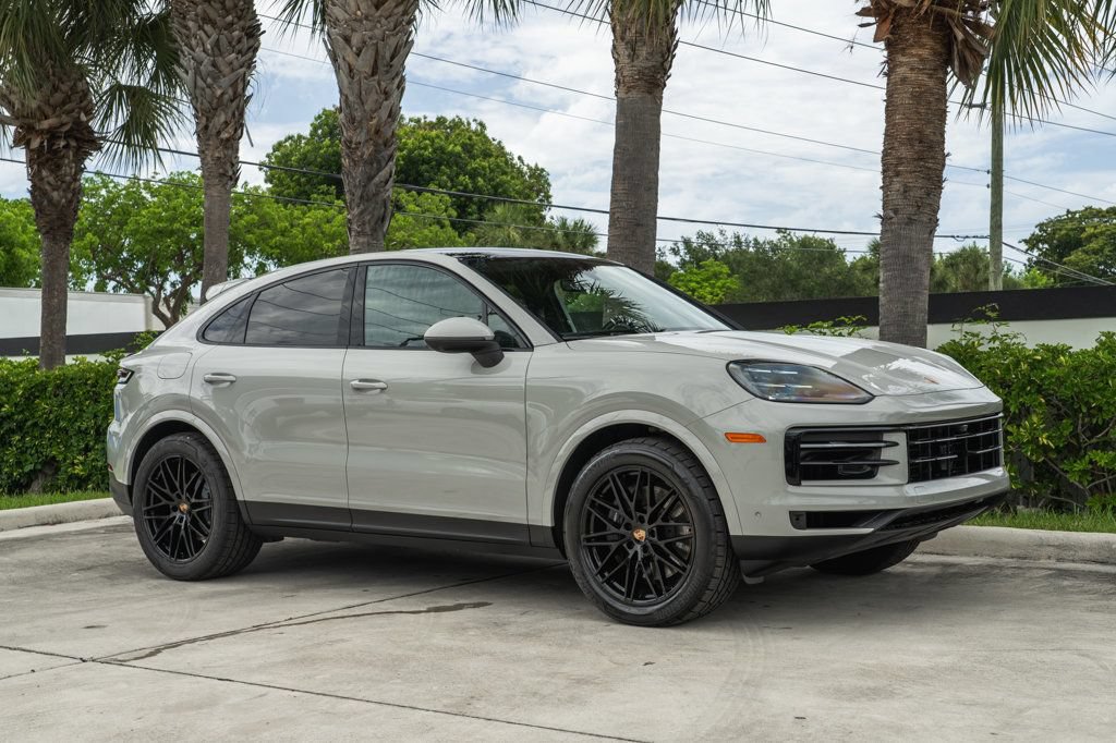 Used 2025 Porsche Cayenne Coupe AWD/4WD image 10