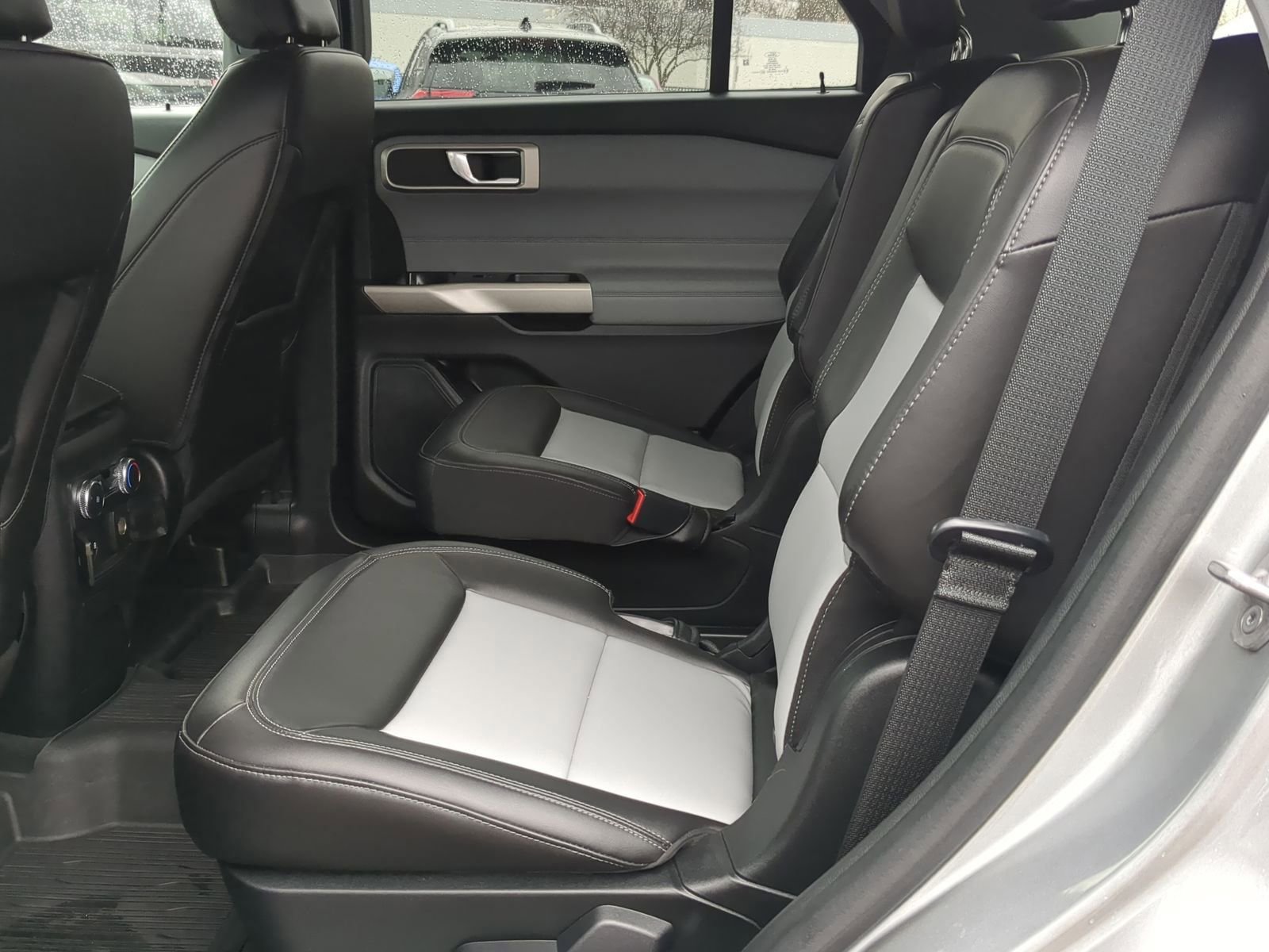 Used 2022 Ford Explorer XLT w/ Equipment Group 202A image 26