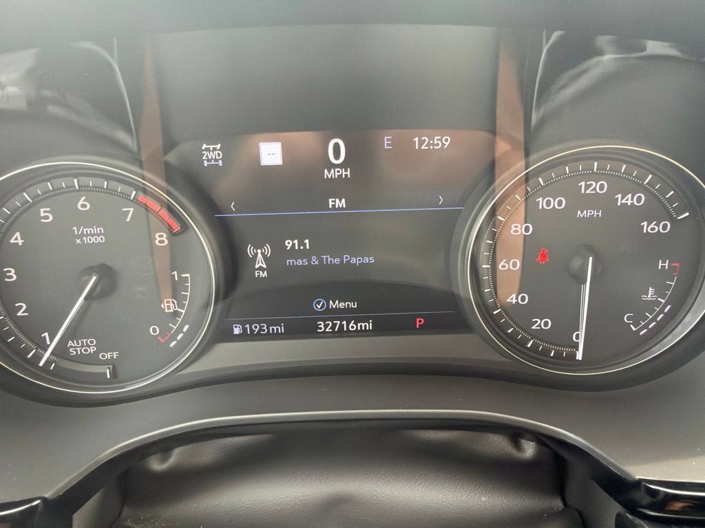 Used 2025 Cadillac XT6 Premium Luxury w/ Technology Package AWD/4WD image 3
