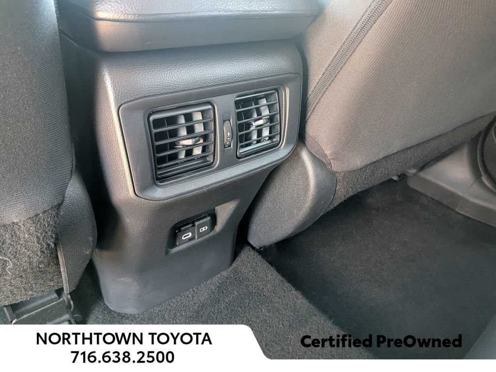 Used 2025 Toyota RAV4 XLE AWD/4WD image 31
