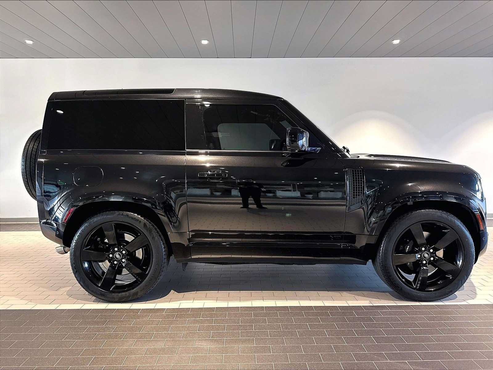 Used 2023 Land Rover Defender 90 V8 AWD/4WD image 11