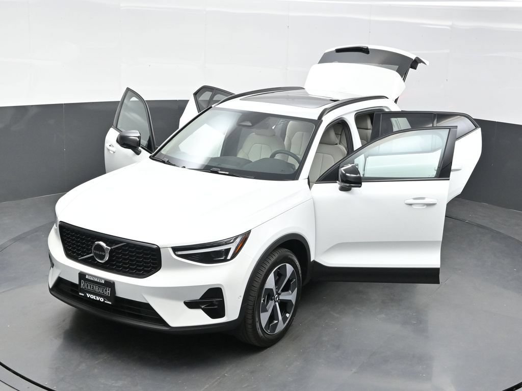 New 2026 Volvo XC40 B5 Plus w/ Climate Package AWD/4WD image 39