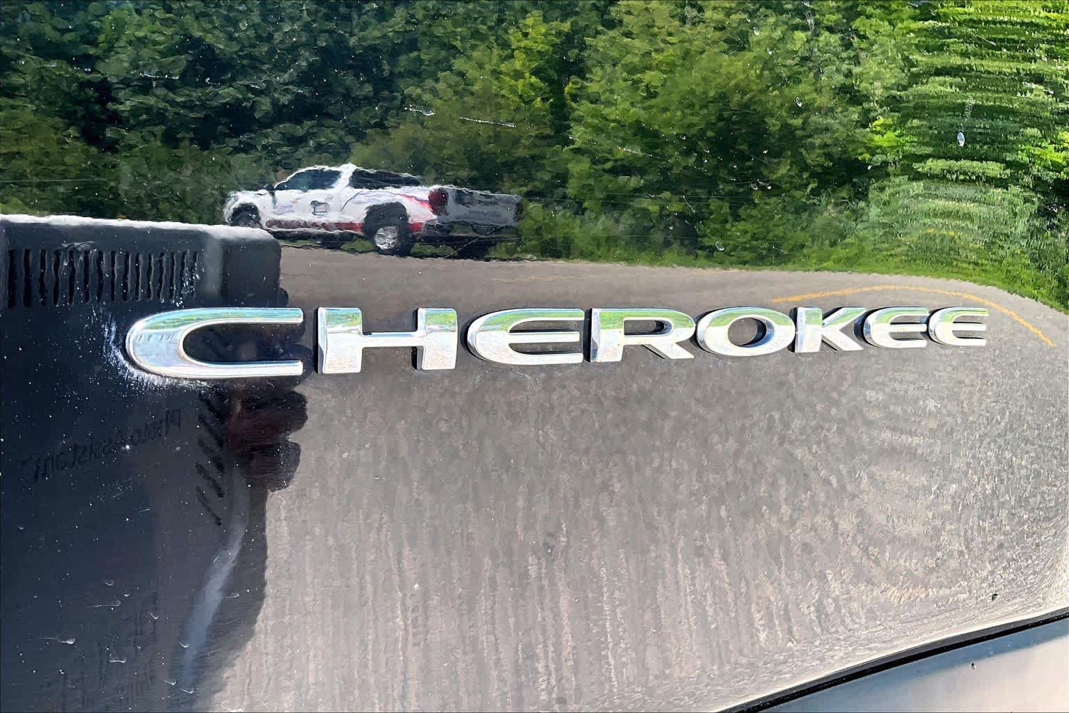 Used 2018 Jeep Cherokee Latitude Plus AWD/4WD image 10
