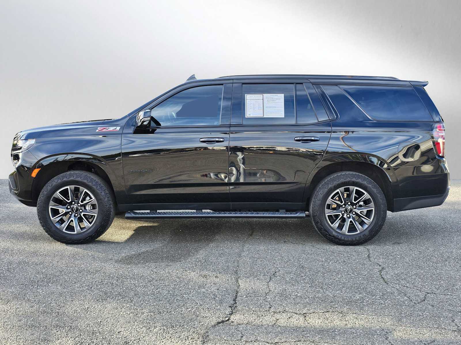 Used 2024 Chevrolet Tahoe Z71 w/ Luxury Package image 6