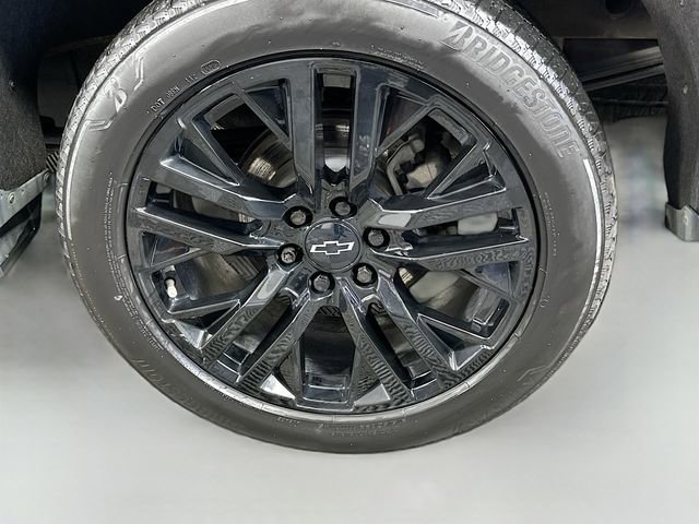 Used 2023 Chevrolet Silverado 1500 High Country w/ Technology Package AWD/4WD image 32