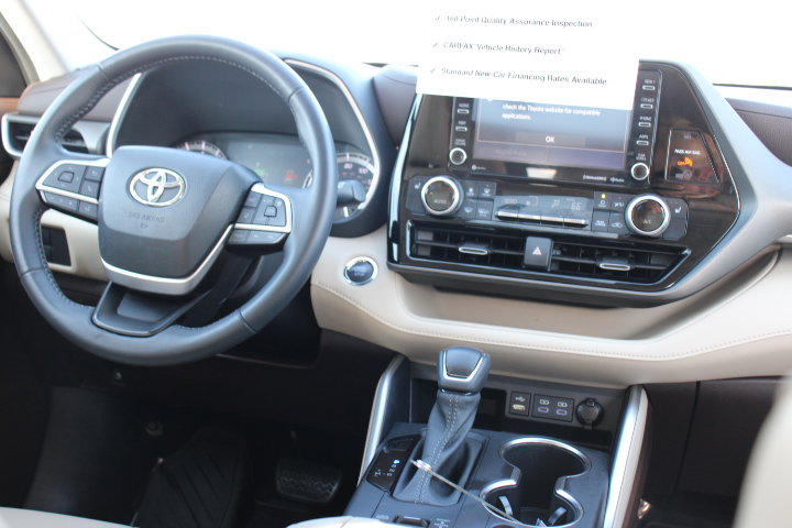 Certified 2022 Toyota Highlander XLE image 26