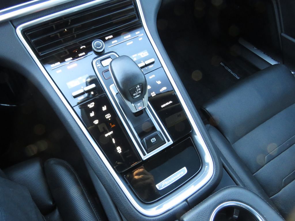 Used 2018 Porsche Panamera 4 image 24