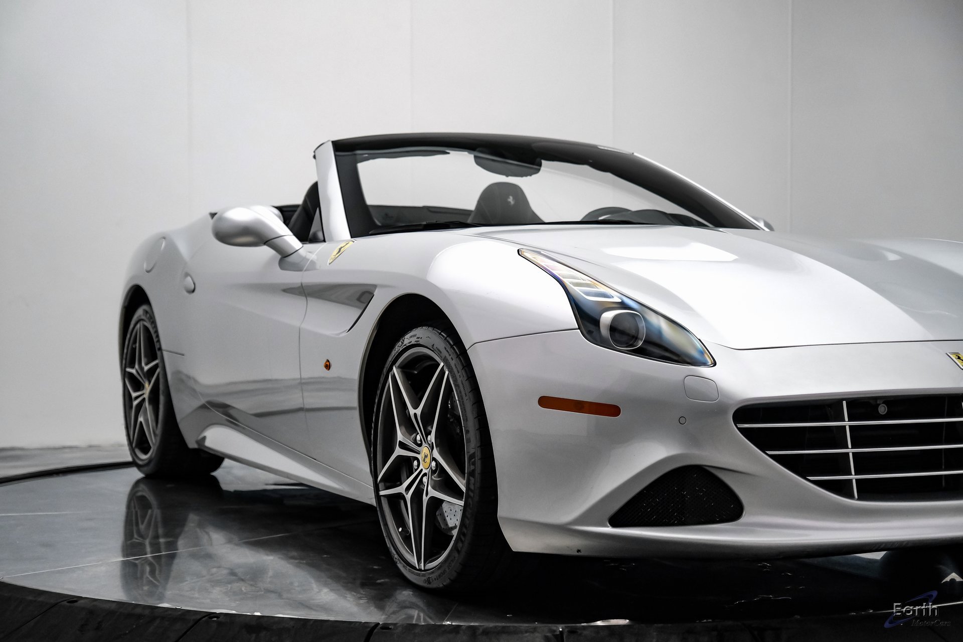 Used 2016 Ferrari California T image 34