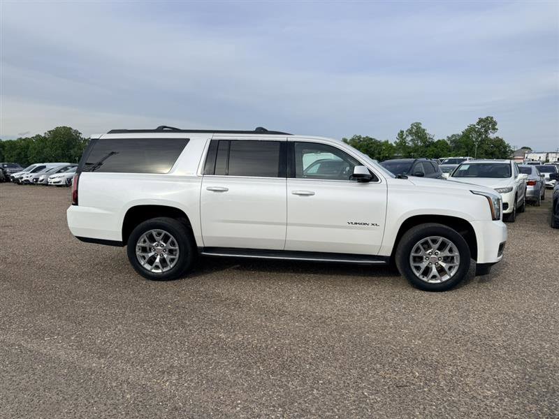 Used 2016 GMC Yukon XL SLT w/ Open Road Package AWD/4WD image 4