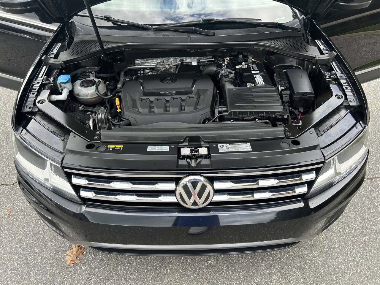 Used 2020 Volkswagen Tiguan SE w/ Panoramic Sunroof Package image 30