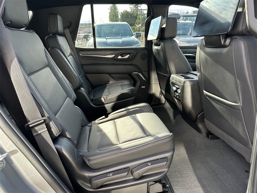 Used 2023 GMC Yukon Denali w/ Denali Reserve Package image 12