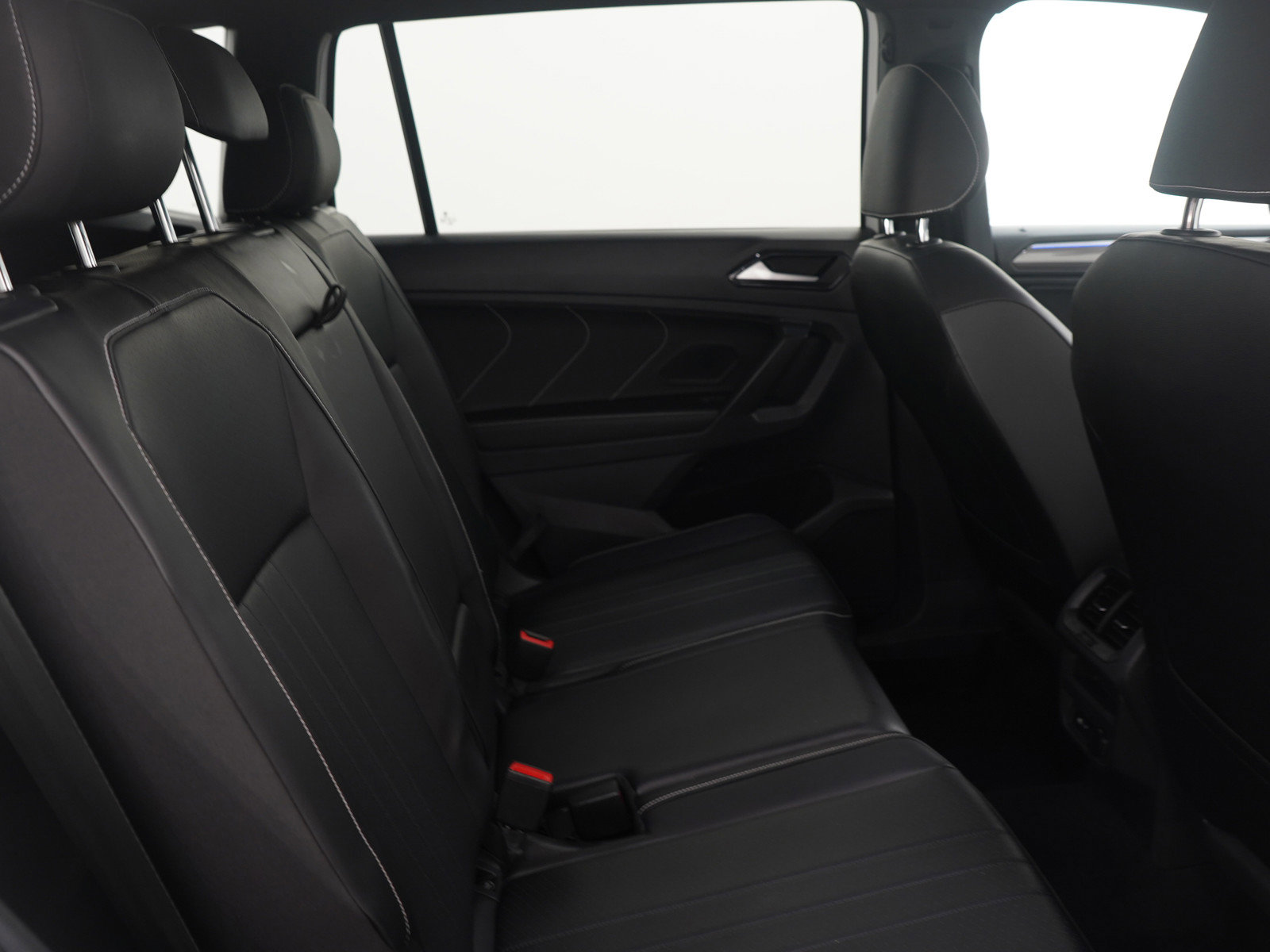 Used 2022 Volkswagen Tiguan SE R-Line image 12