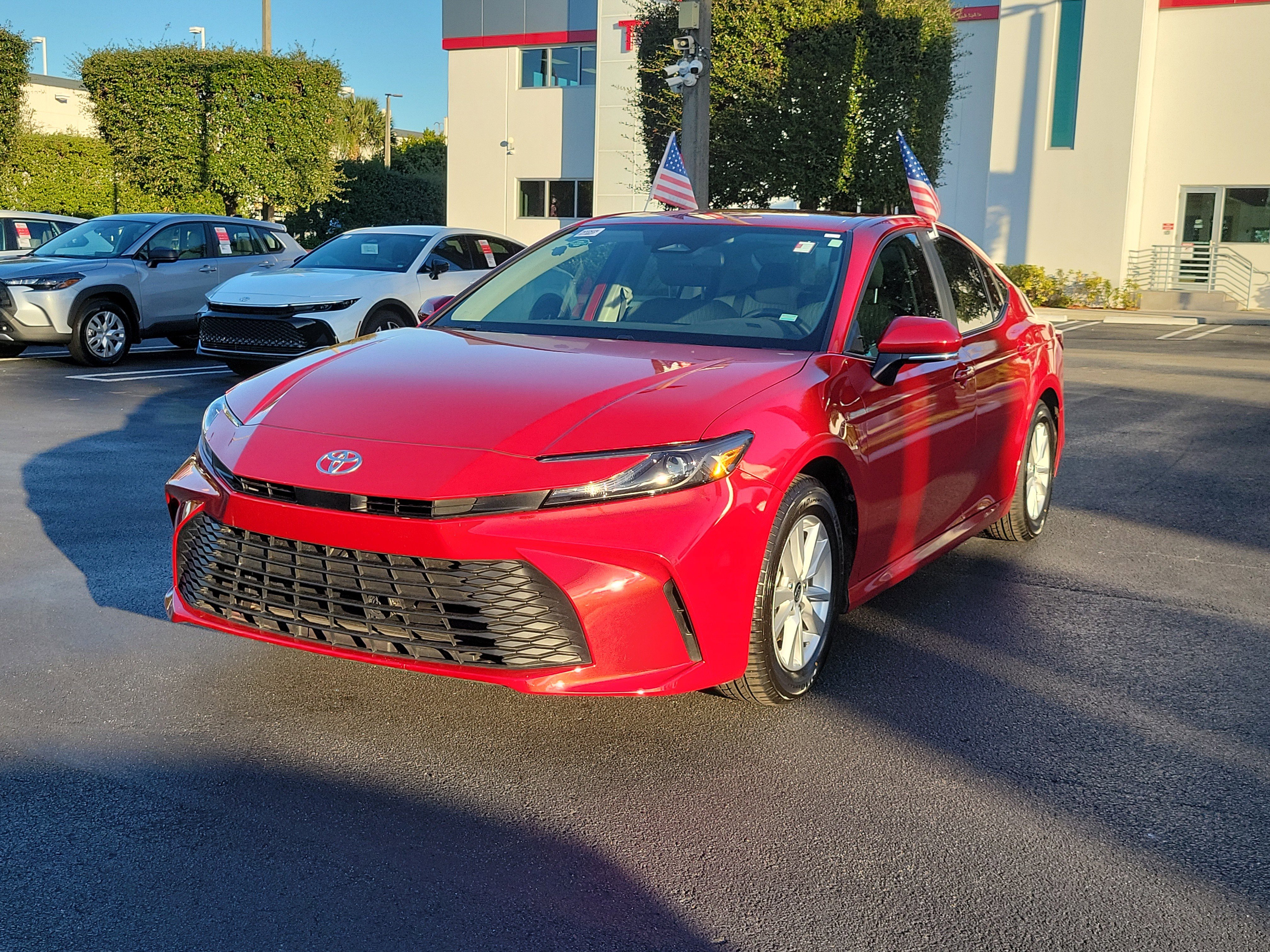 Used 2025 Toyota Camry LE image 5