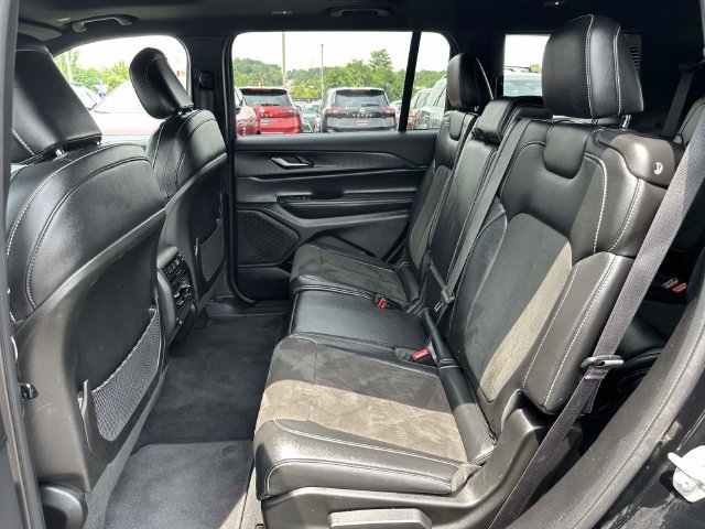 Used 2023 Jeep Grand Cherokee L Laredo AWD/4WD image 16