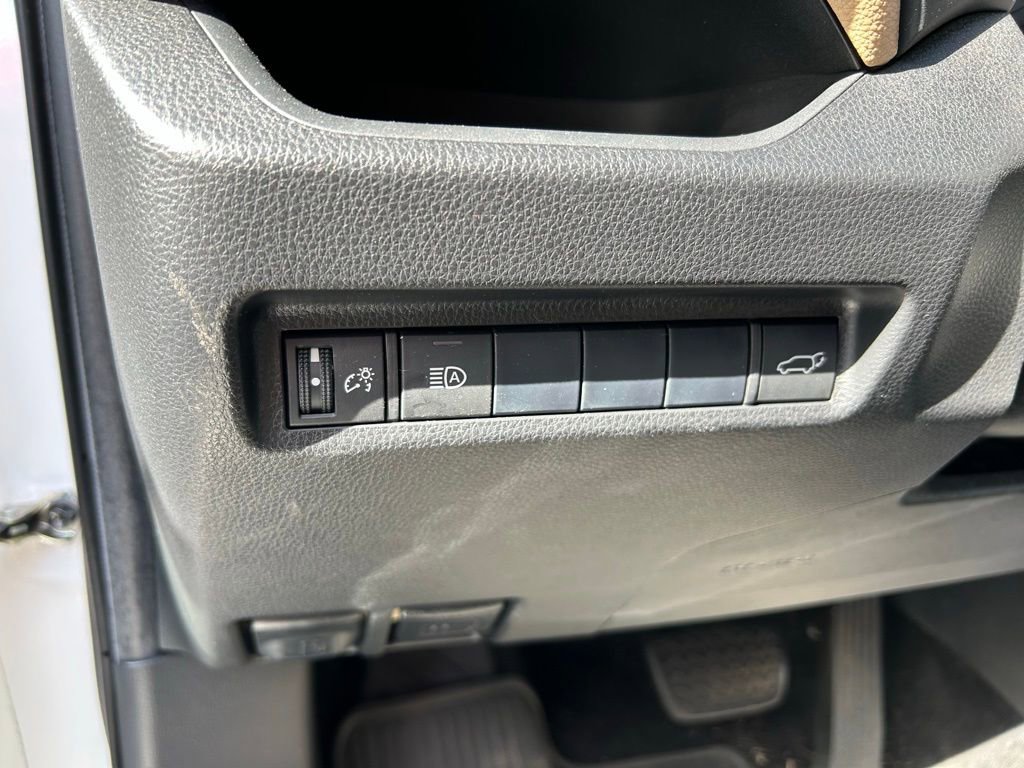 Used 2019 Toyota RAV4 XLE Premium image 18