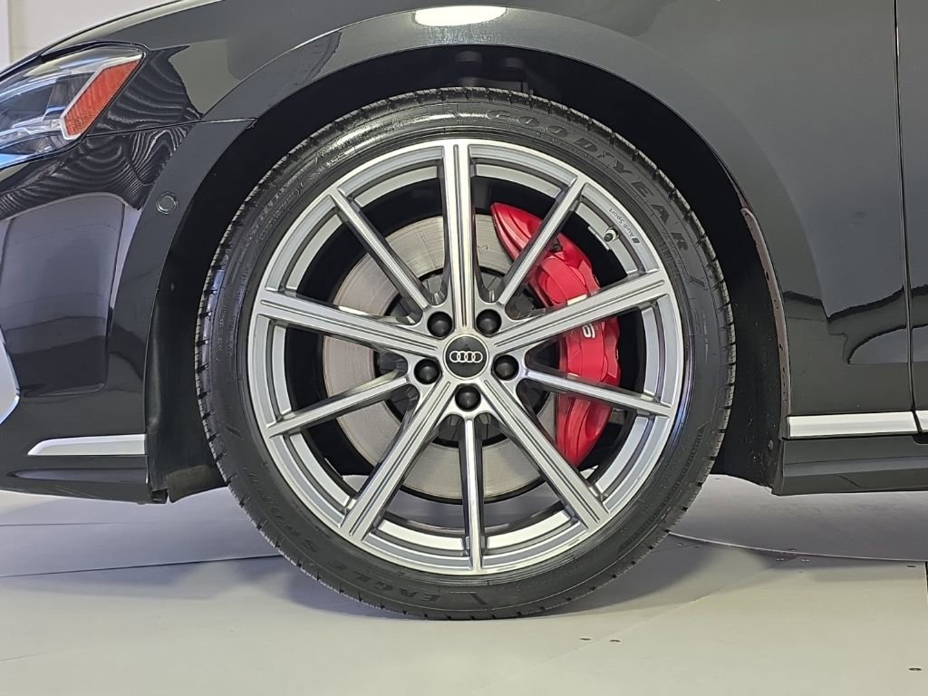 Used 2023 Audi S8 w/ S8 Executive Package image 5