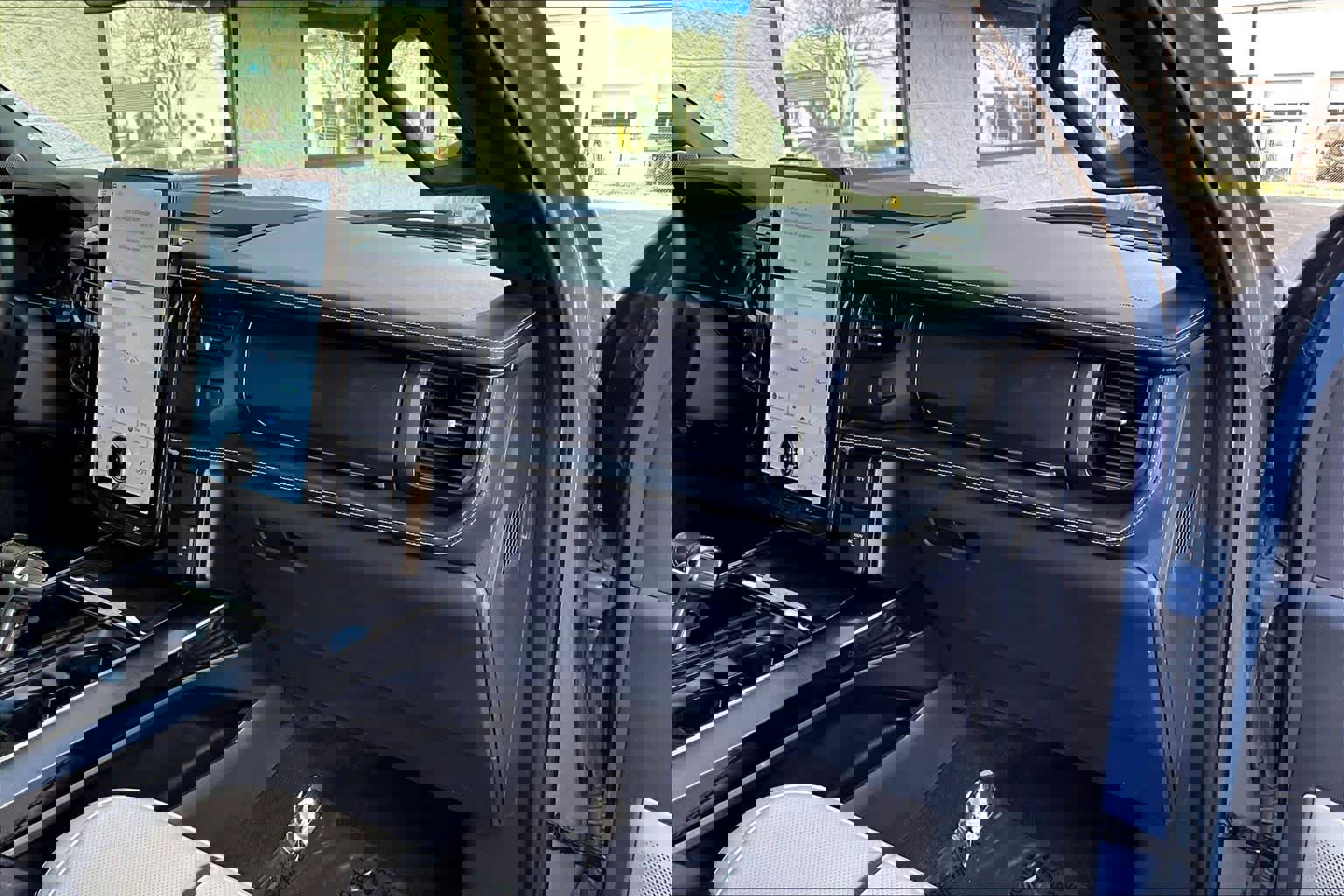 Used 2023 Ford F150 Lightning Platinum image 18